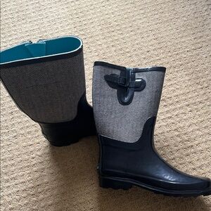 Stylish Black and Gray Women's Winter Boots